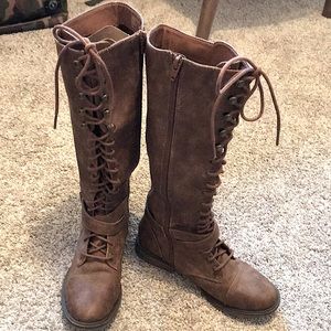 Boots - Brown Knee high lace up